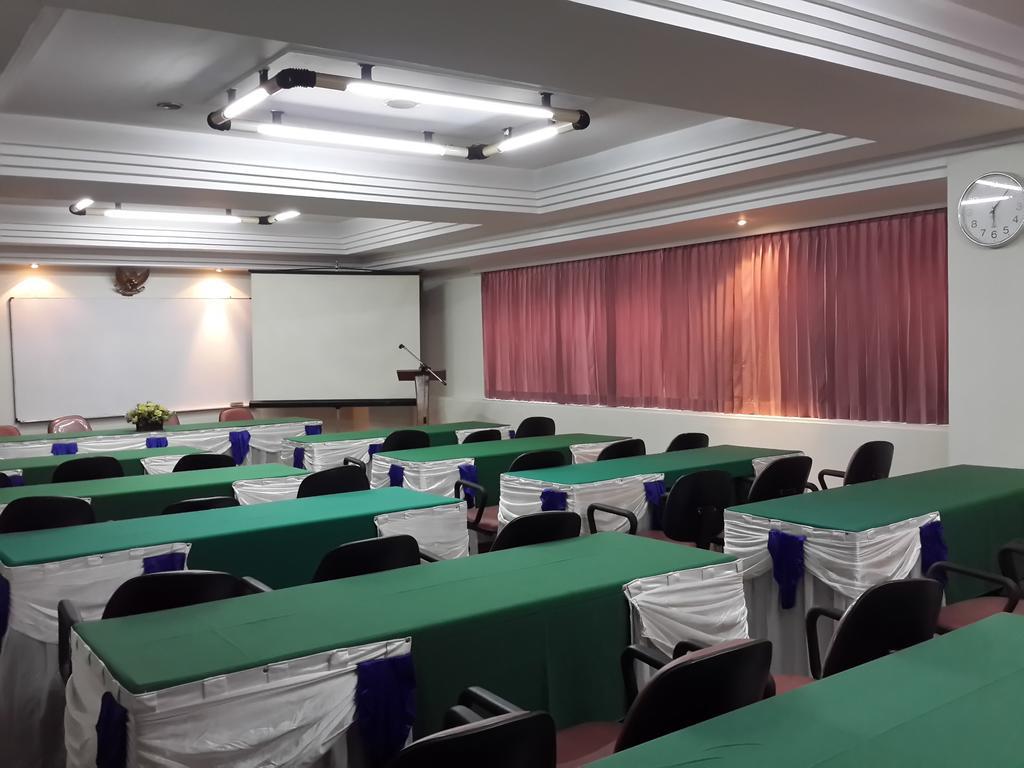 ג'קרטה Reddoorz Plus Near Kebayoran Baru Blok S מראה חיצוני תמונה