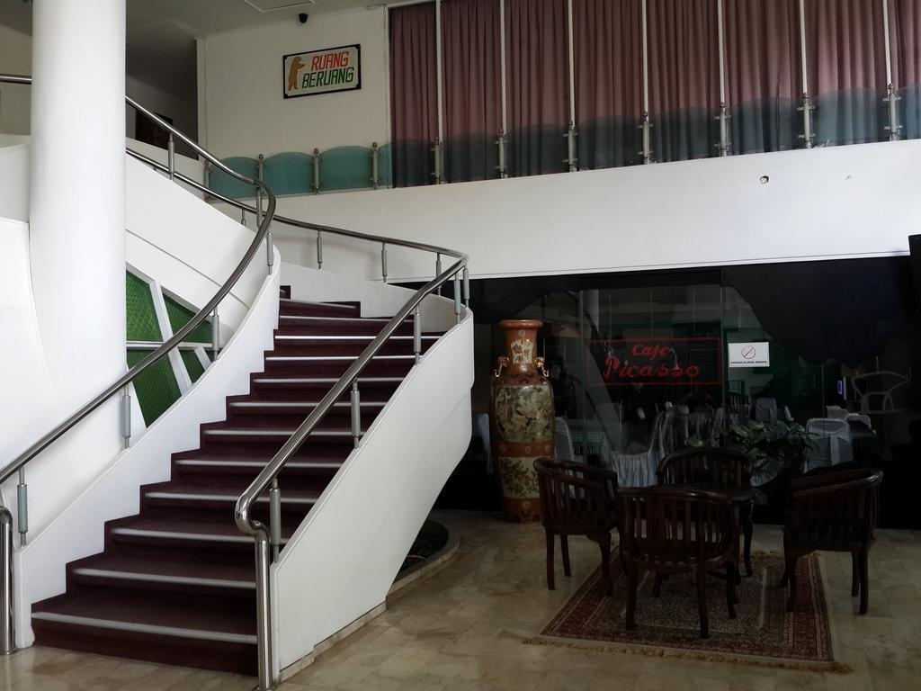 ג'קרטה Reddoorz Plus Near Kebayoran Baru Blok S מראה חיצוני תמונה