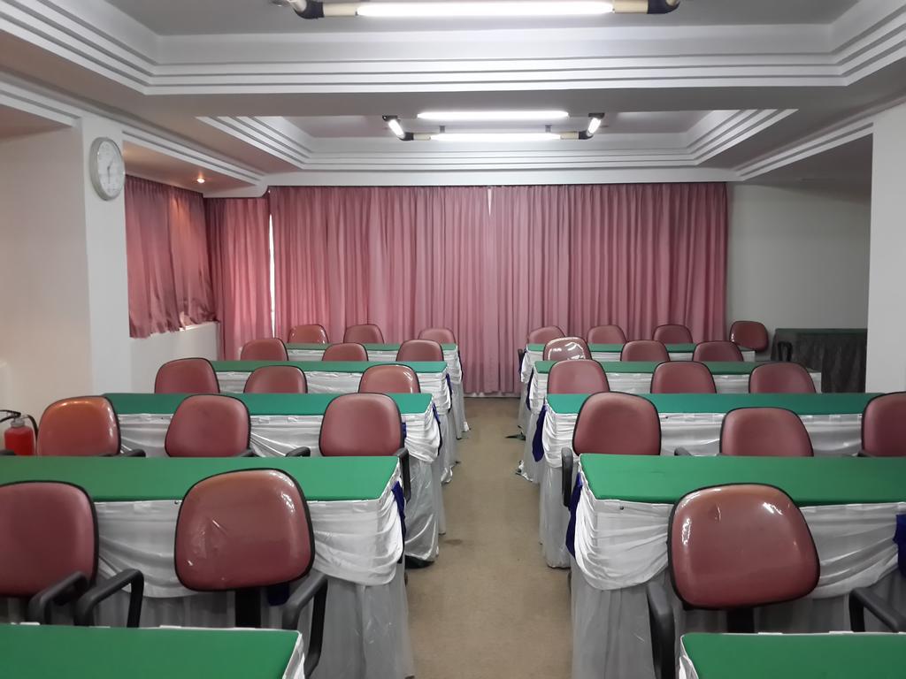 ג'קרטה Reddoorz Plus Near Kebayoran Baru Blok S מראה חיצוני תמונה