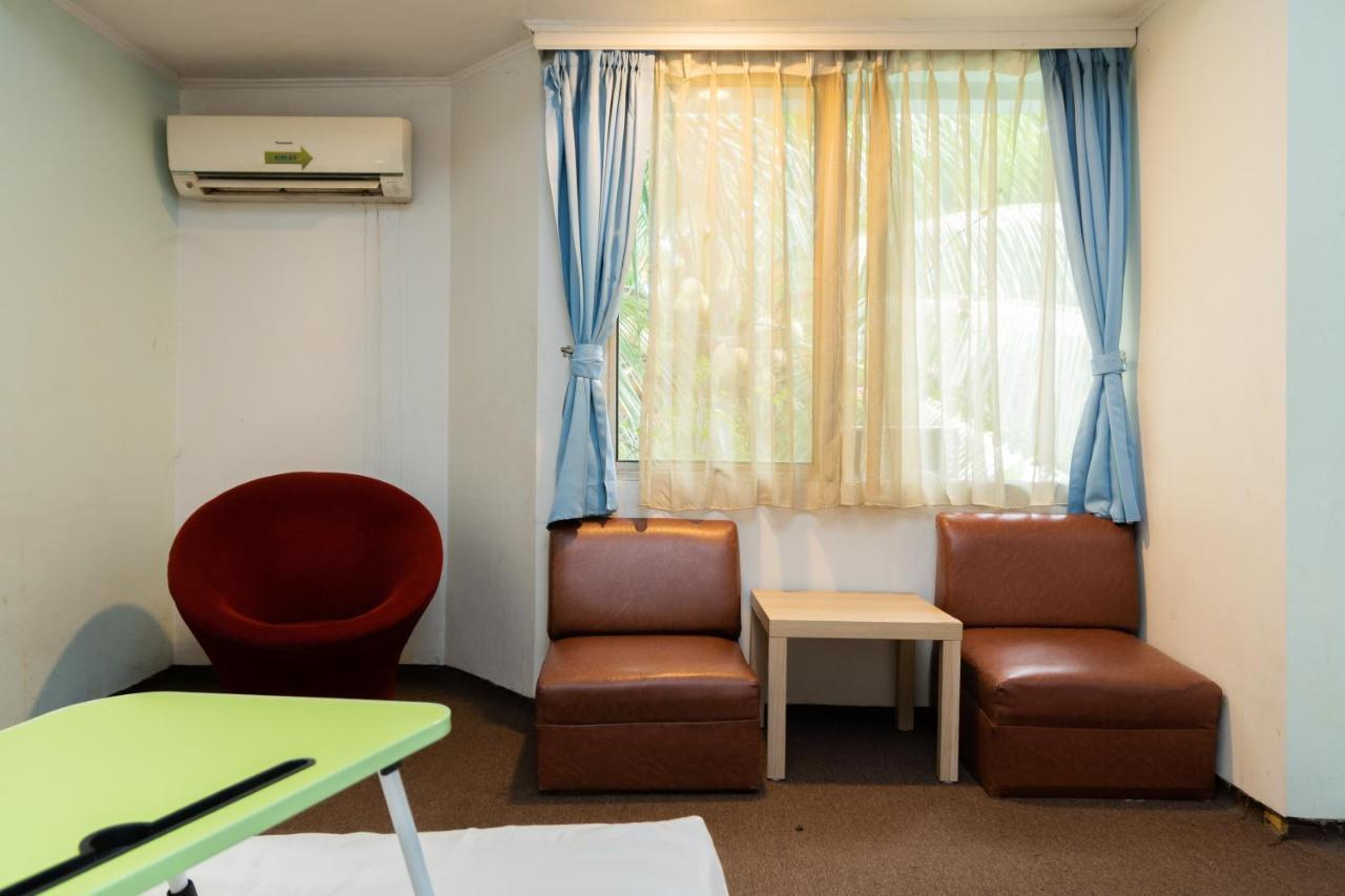 ג'קרטה Reddoorz Plus Near Kebayoran Baru Blok S מראה חיצוני תמונה